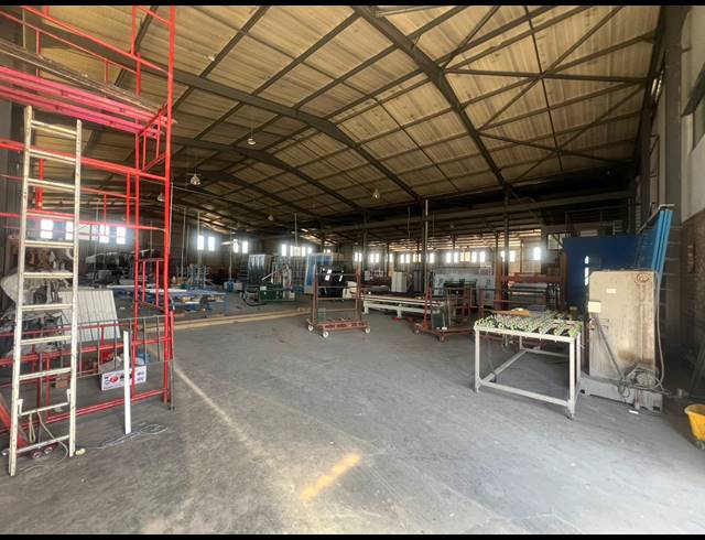 2,499M² WAREHOUSE FOR SALE IN SAMRAND BUSINESS PARK